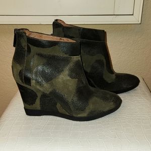 Donald J Pliner wedge suede booties size 8.5